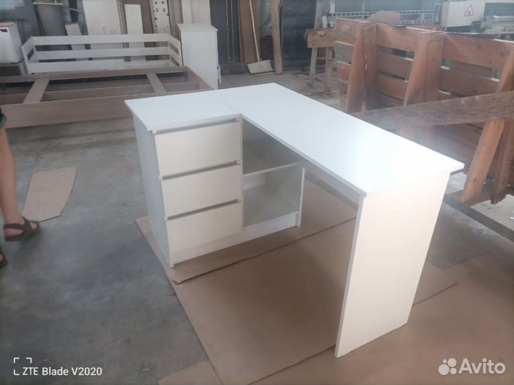 Письменный стол