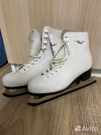 Коньки фигурные, 38 размер, белые