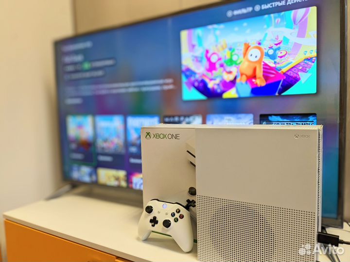 Xbox One s 500gb + игры. Комплект