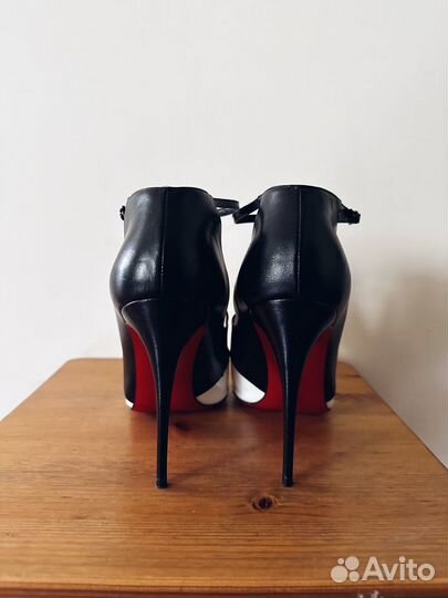 Туфли Christian Louboutin Dictata