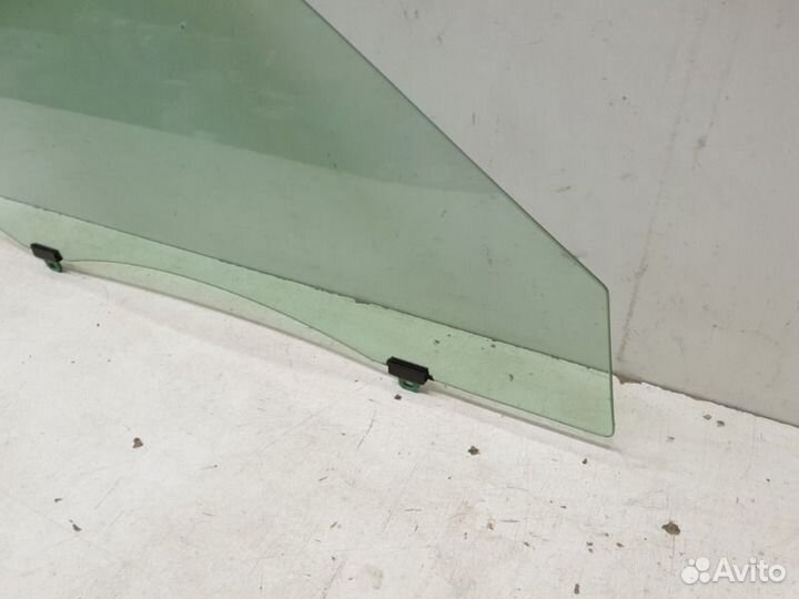 Стекло двери переднее правое Toyota Camry 30