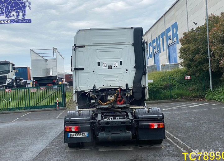 Pазбираем грузовик Mercedes-Benz Actros mpiv с 201