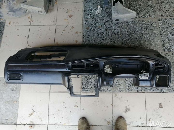 Торпедо/ панель Nissan blueberd u14