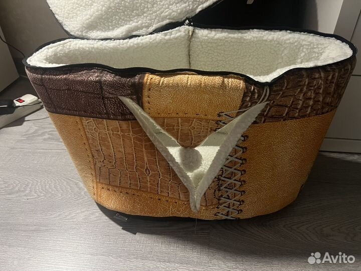 Домик для кошки (маленькой собачки)