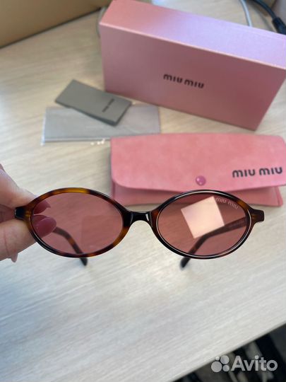 Солнцезащитные очки Miu Miu 04ZS Regard