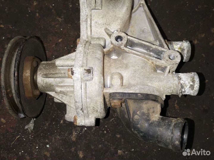 Помпа Volkswagen Passat b3 1.8