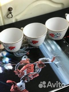 Чайные кружки и сахарница