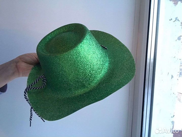 Две Шляпы праздничные