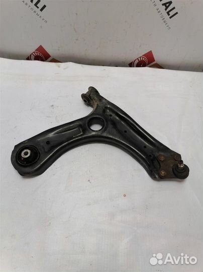 Skoda Fabia Рычаг передний правый