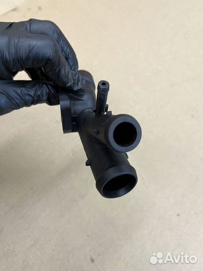 Фланец охлаждающей жидкости 03L121131AA VW