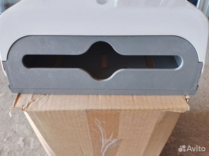 Диспансер для бумажных полотенец