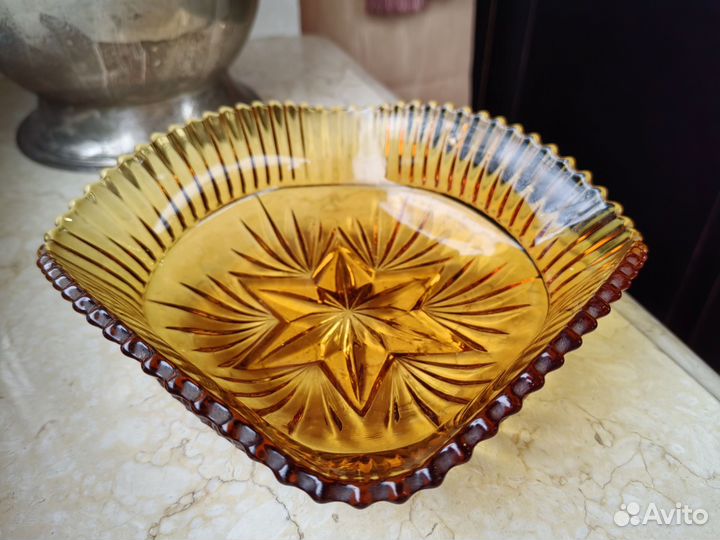 Старинная ваза / салатник из медового стекла