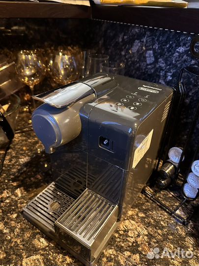 Капсульная кофе машина nespresso