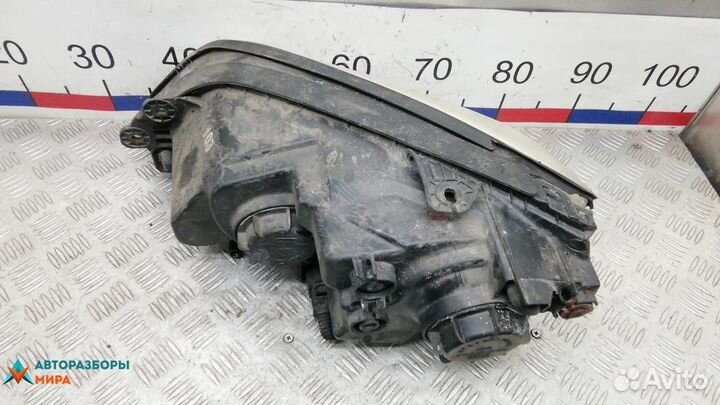 Фара правая Kia Sorento 2006