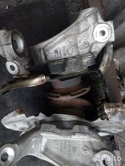 Задний поворотный кулак на BMW F10