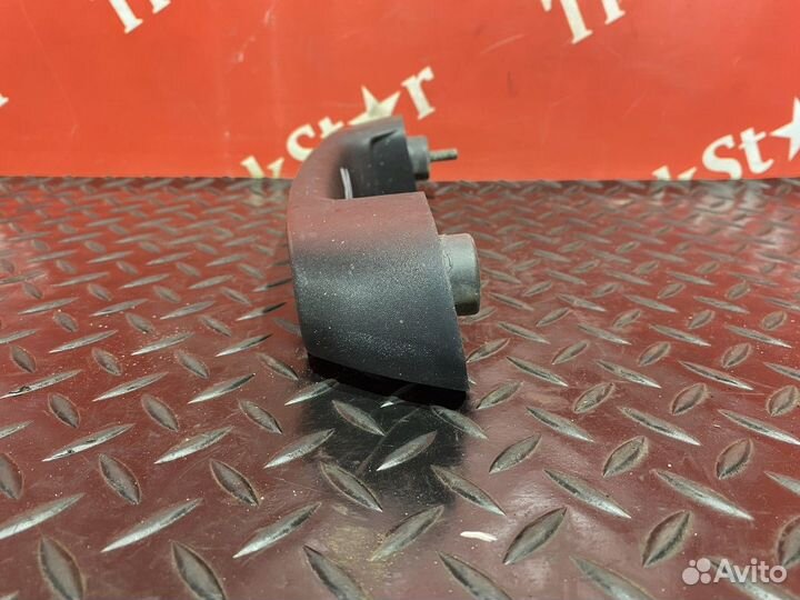 Ручка решетки радиатора центральная