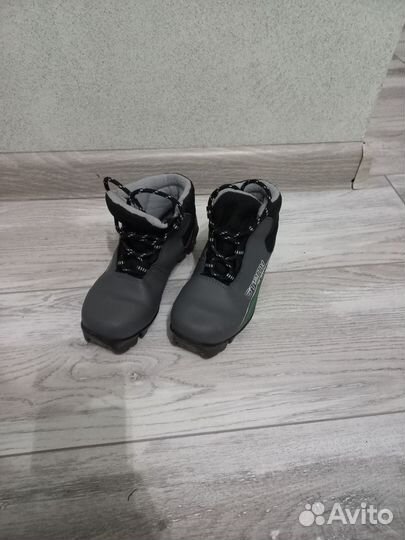 Лыжные ботинки детские 32р