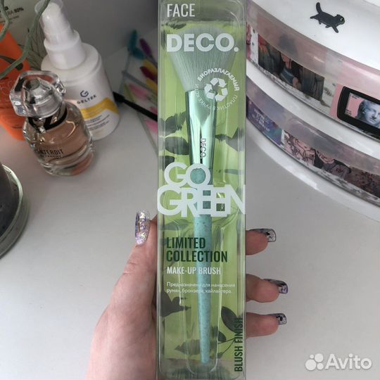 Кисть для макияжа лица deco