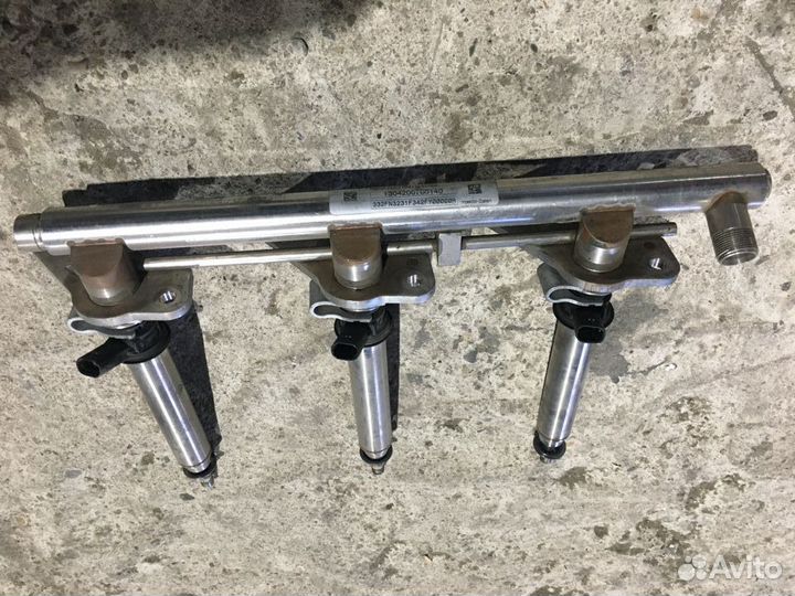 Топливная рампа правая Mercedes C-Class W204 M276