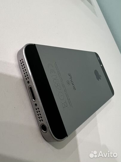 iPhone SE, 32 ГБ