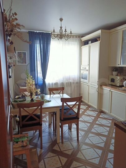 3-к. квартира, 82,4 м², 1/3 эт.