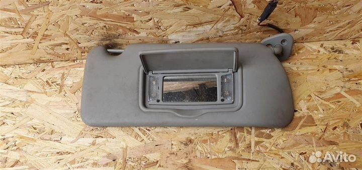 Козырек солнцезащитный правый Cadillac SRX 1 2003