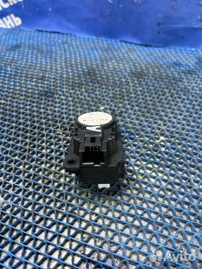 Моторчик заслонок отопителя Opel Astra Gtc купе