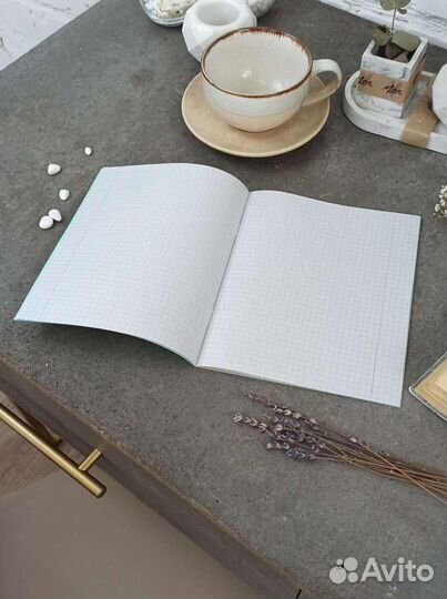 Тетрадь в клетку 12 листов