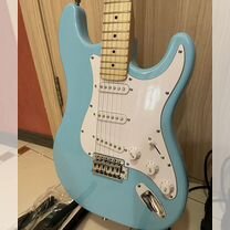 Squier by fender stratocaster голубой