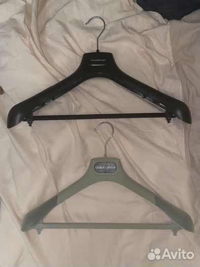 Фирменные вешалки