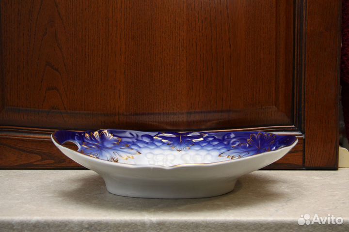 Блюдо из фигурного фарфора