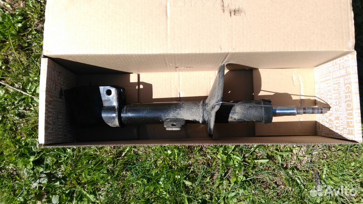 Амортизатор передний рено дастер 543028126r-c ориг