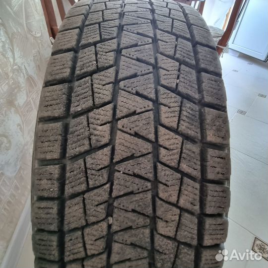 Bridgestone Blizzak DM-V1 225/70 R16