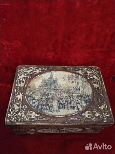 Антикварная коробка для кондитерских изделий