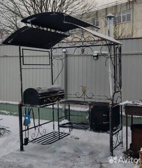 Мангал с крышей