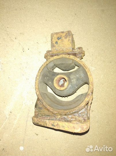 Опора двигателя передняя Hyundai Santa Fe см