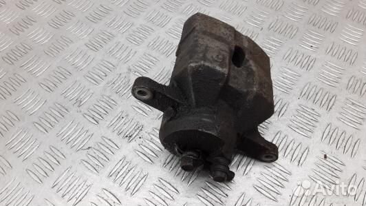 Суппорт тормозной передний правый toyota prius XW3