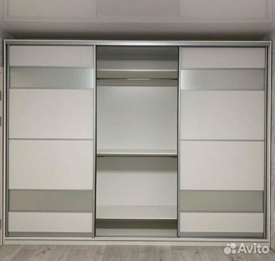 Угловой шкаф