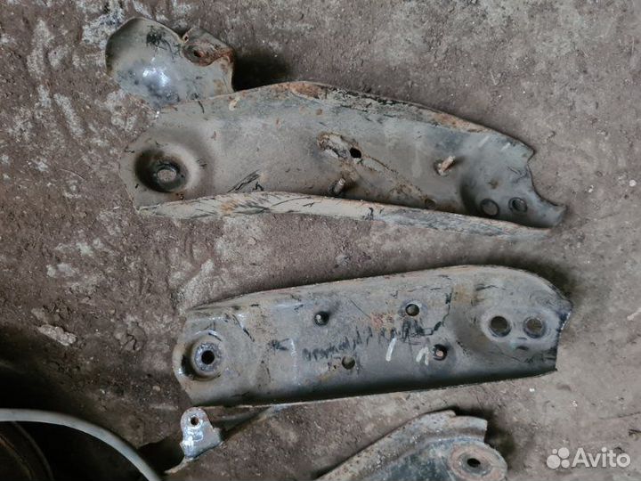 Крепление балки подвески заднее Nissan Murano Z51