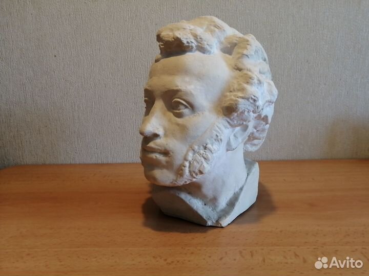 А.С. Пушкин. Гипсовая голова