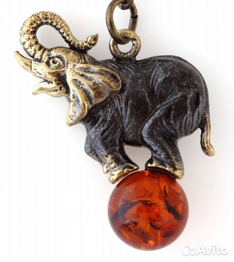 Брелок для ключей Слон на шаре латунь янтарь