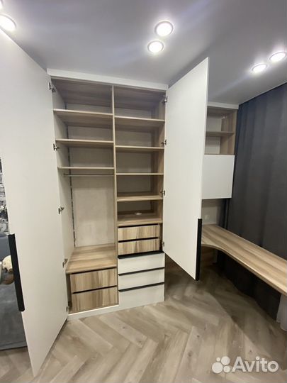 Шкаф купе с зеркалом