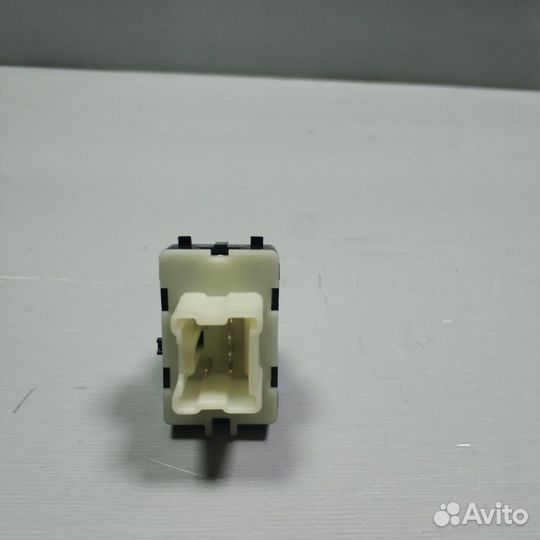 Кнопка стеклоподъемника Renault Sandero 2 K7M812