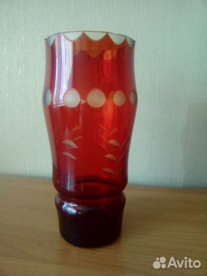 Ваза. красное стекло-250