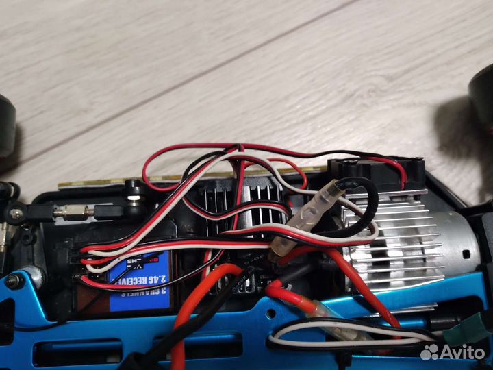 Flying fish 1:10 радиоуправляемая модель RC