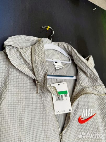 Ветровка Nike, с капюшоном