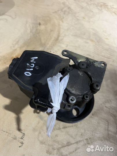 Насос гур w210