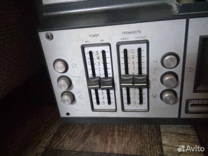 Марки красивые,два альбома