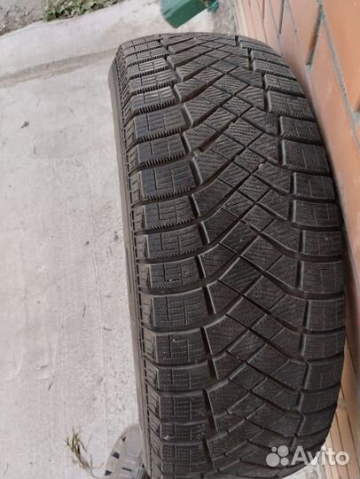 Pirelli Ice Zero FR 225/60 R18 104T