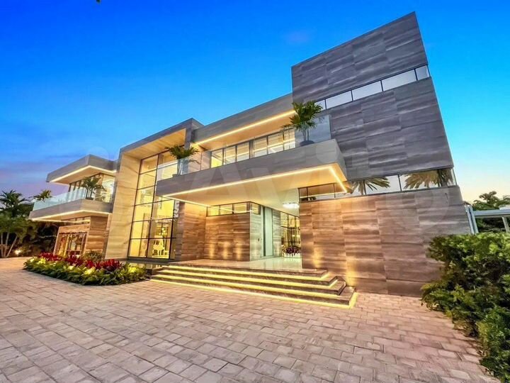 Дом 680 м² на участке 9 сот.